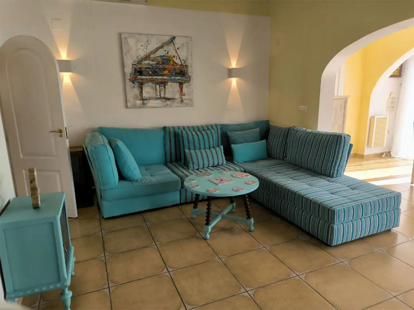 Living room of Detached homes for sale in  Zaragoza Capital  with Air Conditioner, Terrace and Swimming Pool