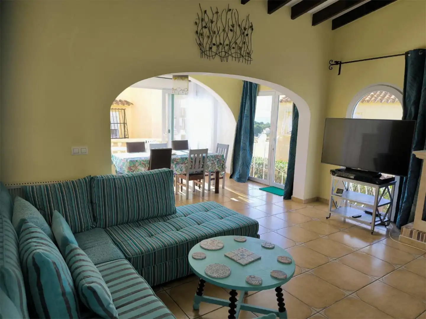 Living room of Detached homes for sale in  Zaragoza Capital  with Air Conditioner, Terrace and Swimming Pool
