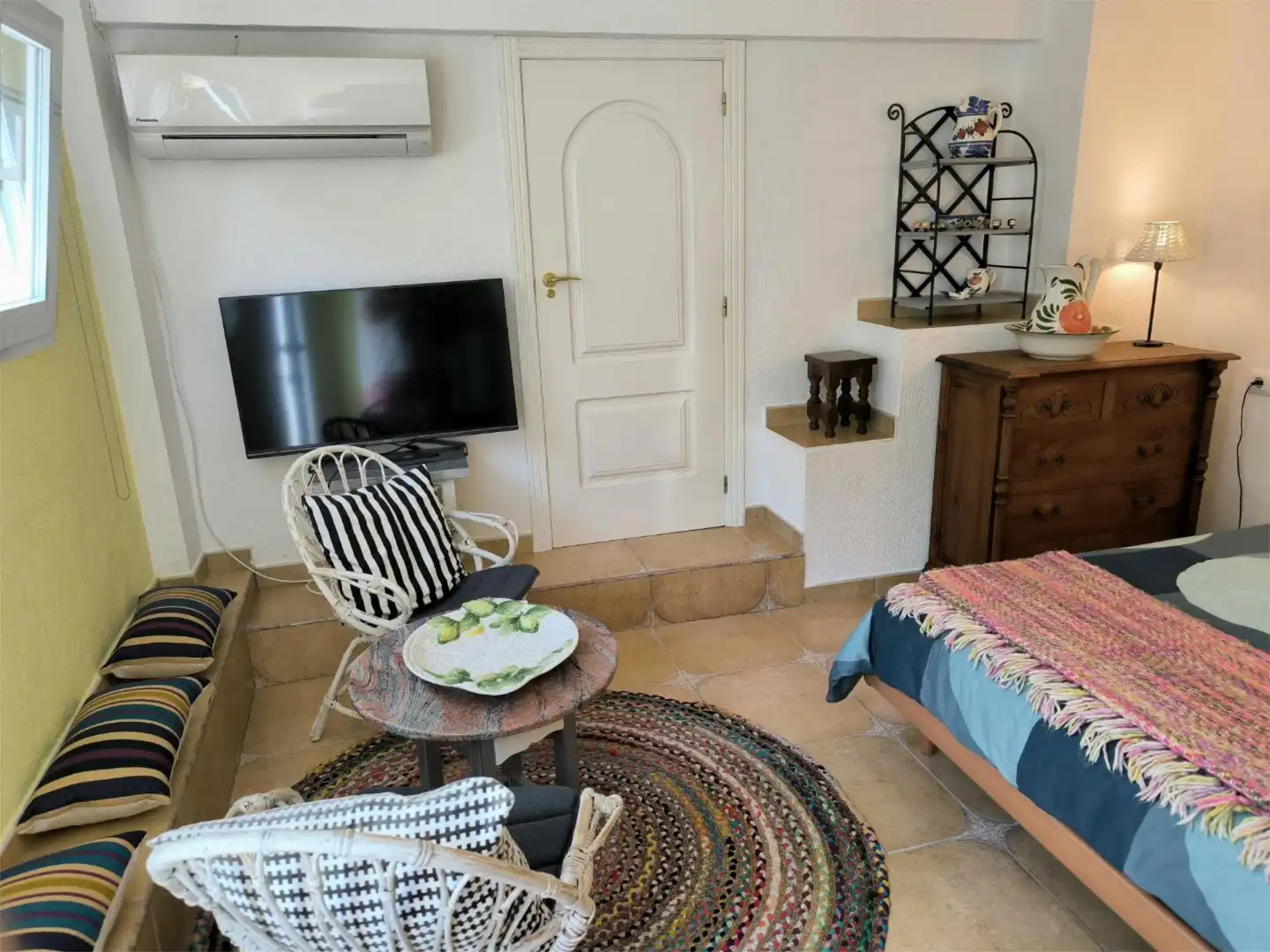 Living room of Detached homes for sale in  Zaragoza Capital  with Air Conditioner, Terrace and Swimming Pool
