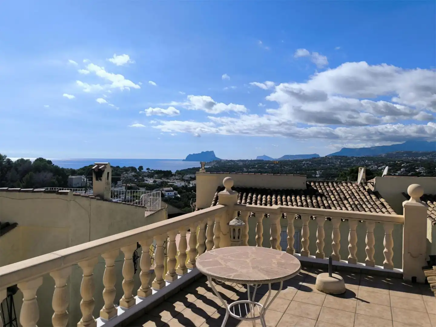 Exterior view of Detached homes for sale in  Zaragoza Capital  with Air Conditioner, Terrace and Swimming Pool