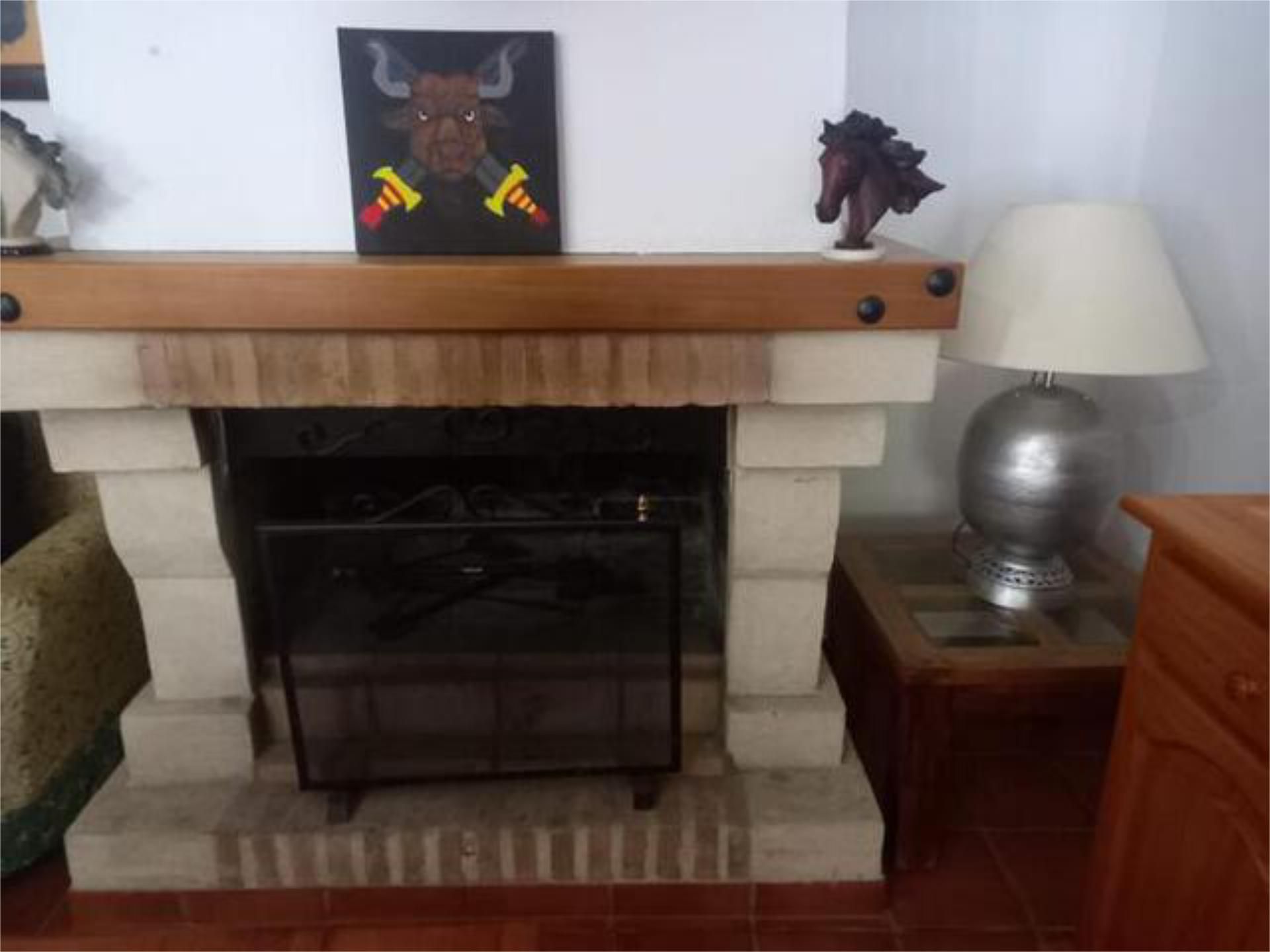 Sala d'estar de Casa adosada en venda en Los Barrios amb Jardí privat, Traster i Piscina