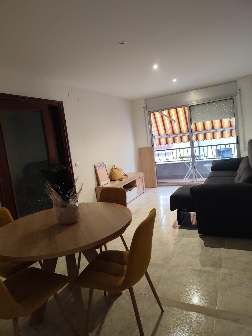 Dormitori de Pis per a compartir en Mollet del Vallès amb Aire condicionat, Moblat i Forn