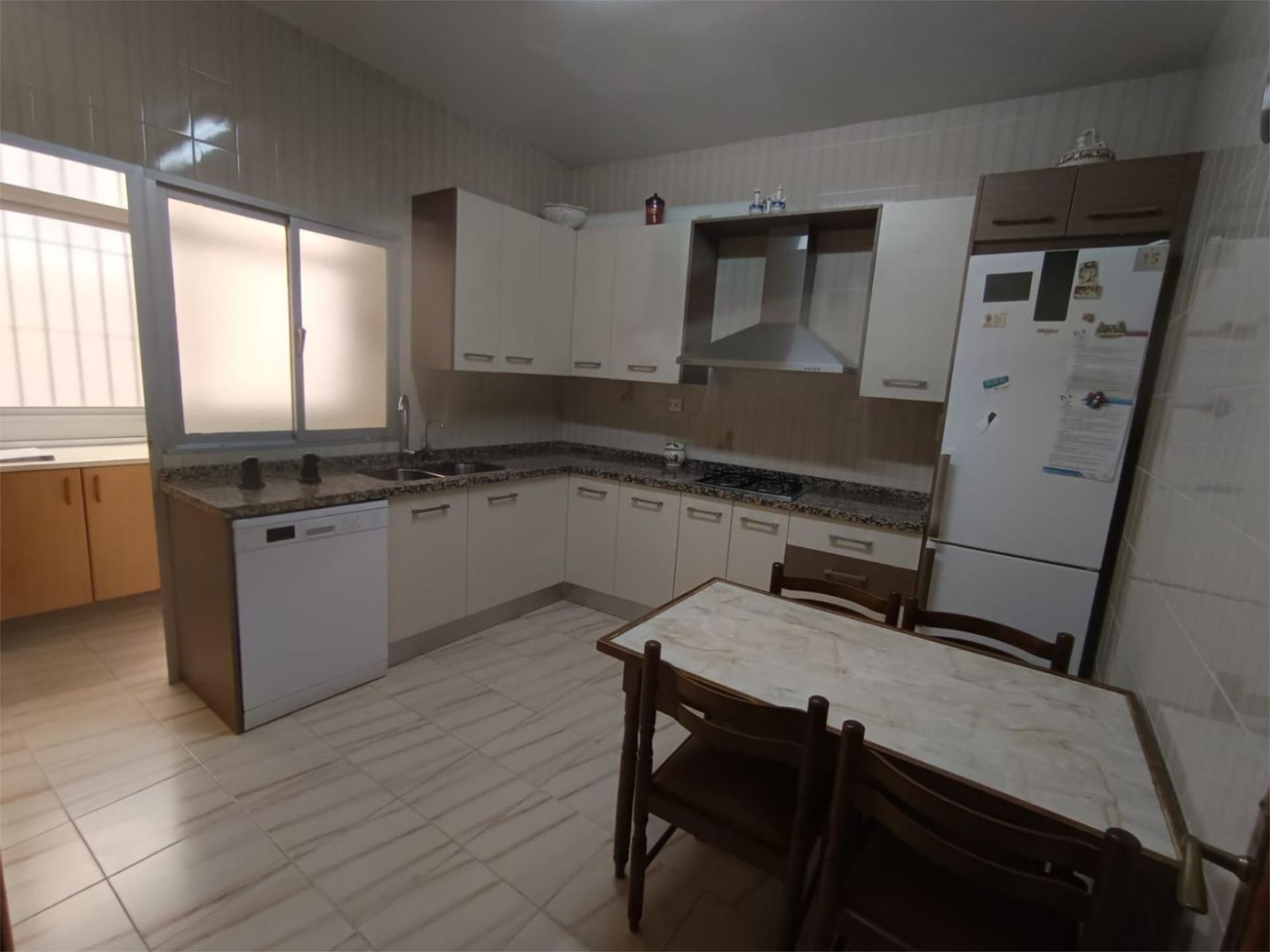 Cuina de Pis en venda en El Ejido amb Terrassa, Traster i Moblat