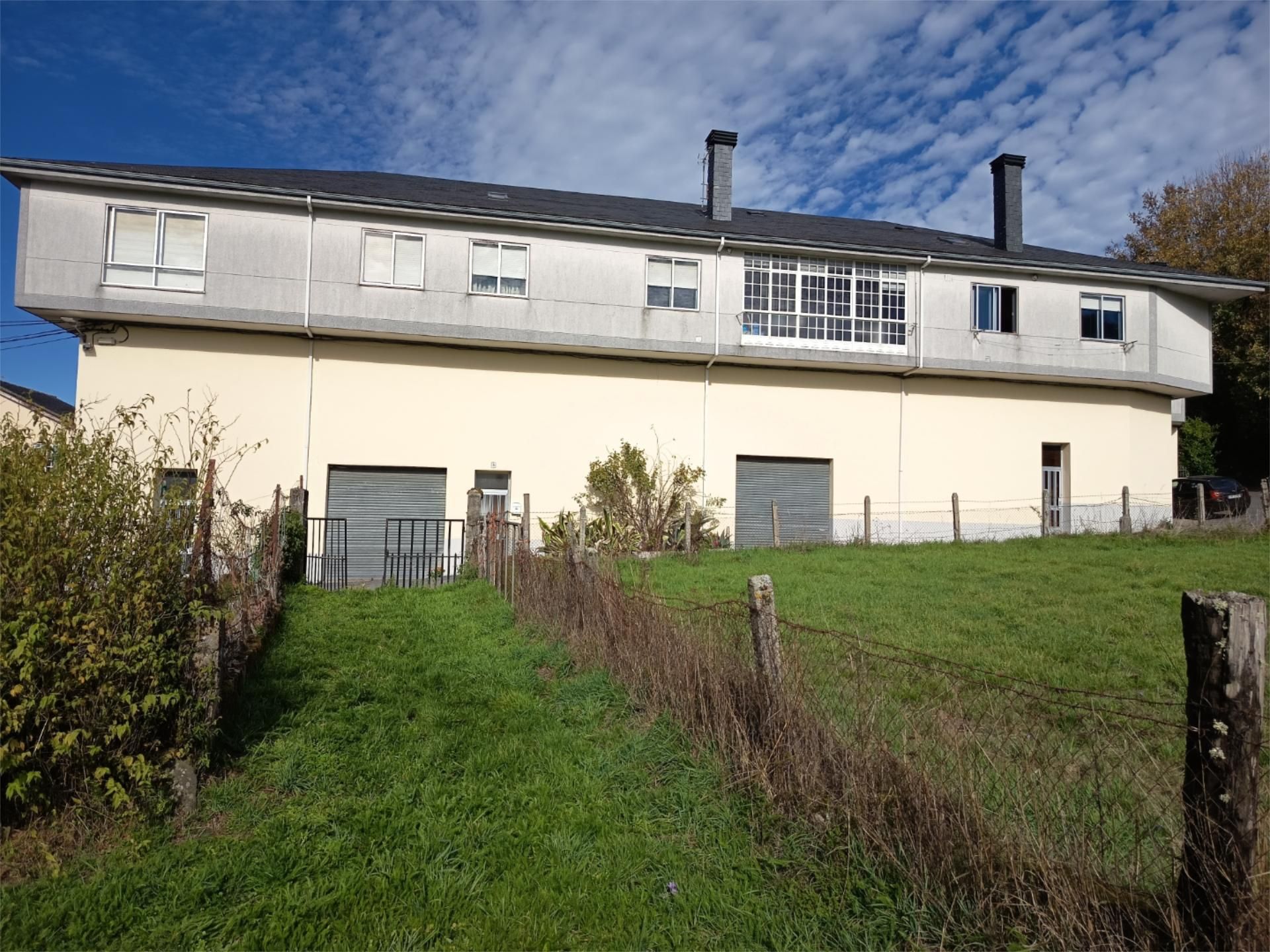 Außenansicht von Wohnung miete in Montederramo mit Heizung, Privatgarten und Parkett