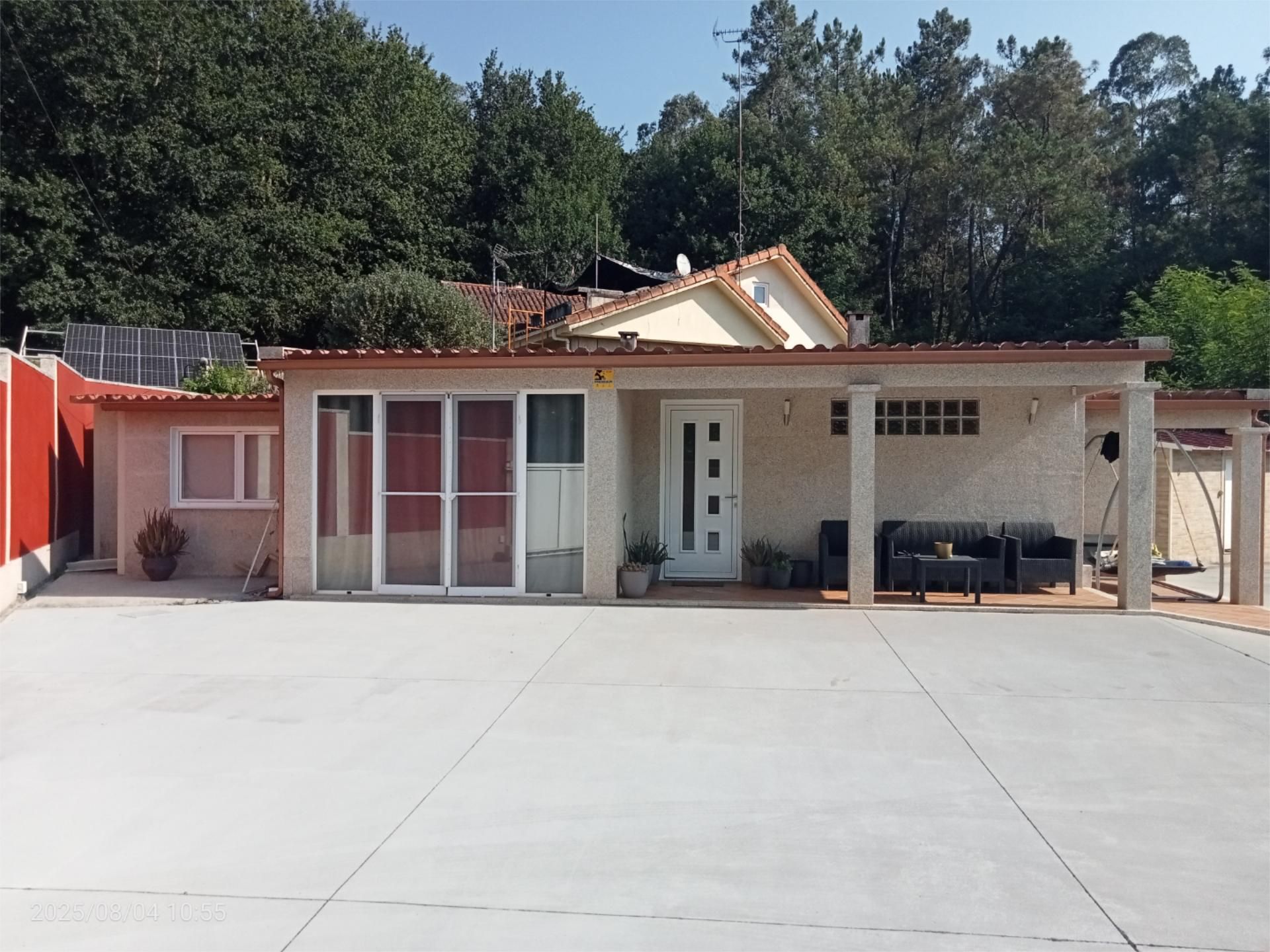 Vista exterior de Casa o xalet de lloguer en Ponteareas amb Calefacció, Terrassa i Piscina