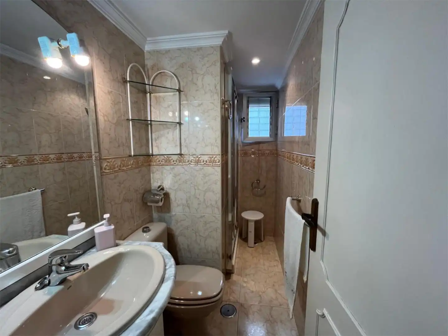 Bathroom of Flat for sale in Sevilla  with Air Conditioner, Storage room and Furnished