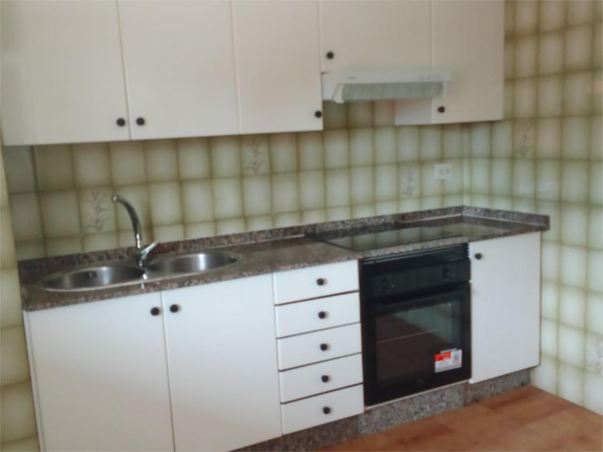 Planta baixa de lloguer a Camiño da Veiguiña, 34, Alcabre Cuina de Planta baixa de lloguer en Vigo