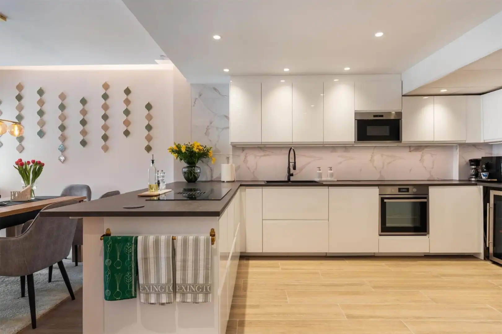 Piso en venta en Calle Aries, 9, Los Naranjos Cocina de Piso en venta en Marbella con Aire acondicionado, Calefacción y Jardín privado
