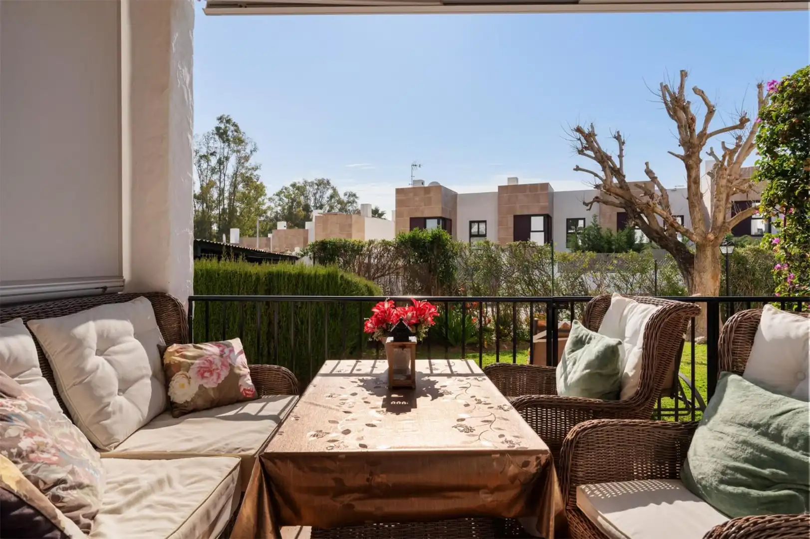 Piso en venta en Calle Aries, 9, Los Naranjos Terraza de Piso en venta en Marbella con Aire acondicionado, Calefacción y Jardín privado