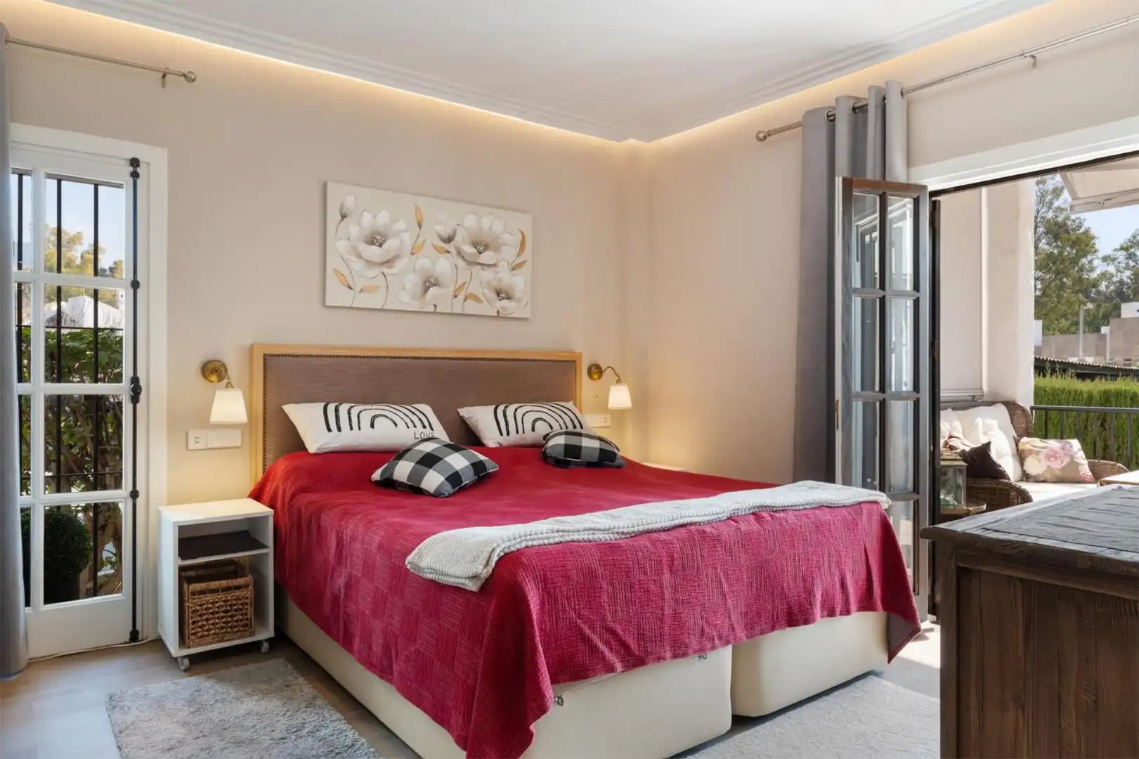 Piso en venta en Calle Aries, 9, Los Naranjos Habitación de Piso en venta en Marbella con Aire acondicionado, Calefacción y Jardín privado