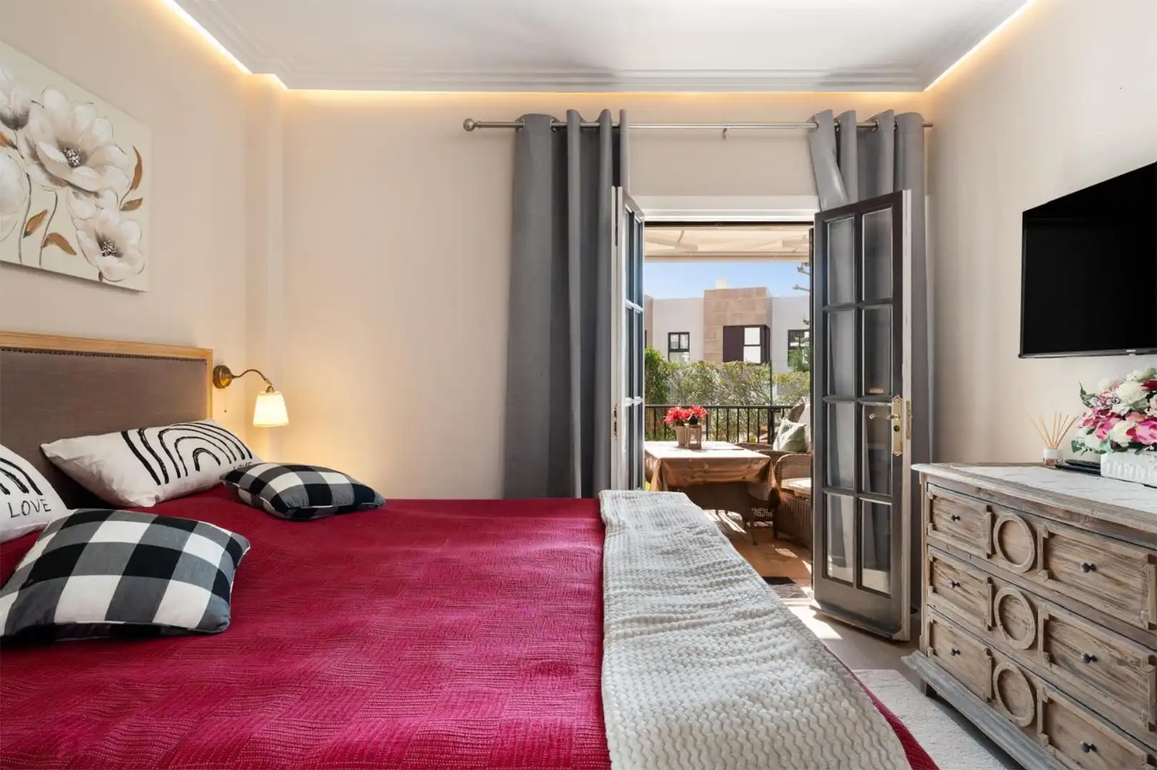 Piso en venta en Calle Aries, 9, Los Naranjos Habitación de Piso en venta en Marbella con Aire acondicionado, Calefacción y Jardín privado
