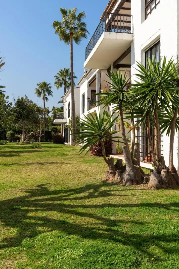 Piso en venta en Calle Aries, 9, Los Naranjos Jardín de Piso en venta en Marbella con Aire acondicionado, Calefacción y Jardín privado