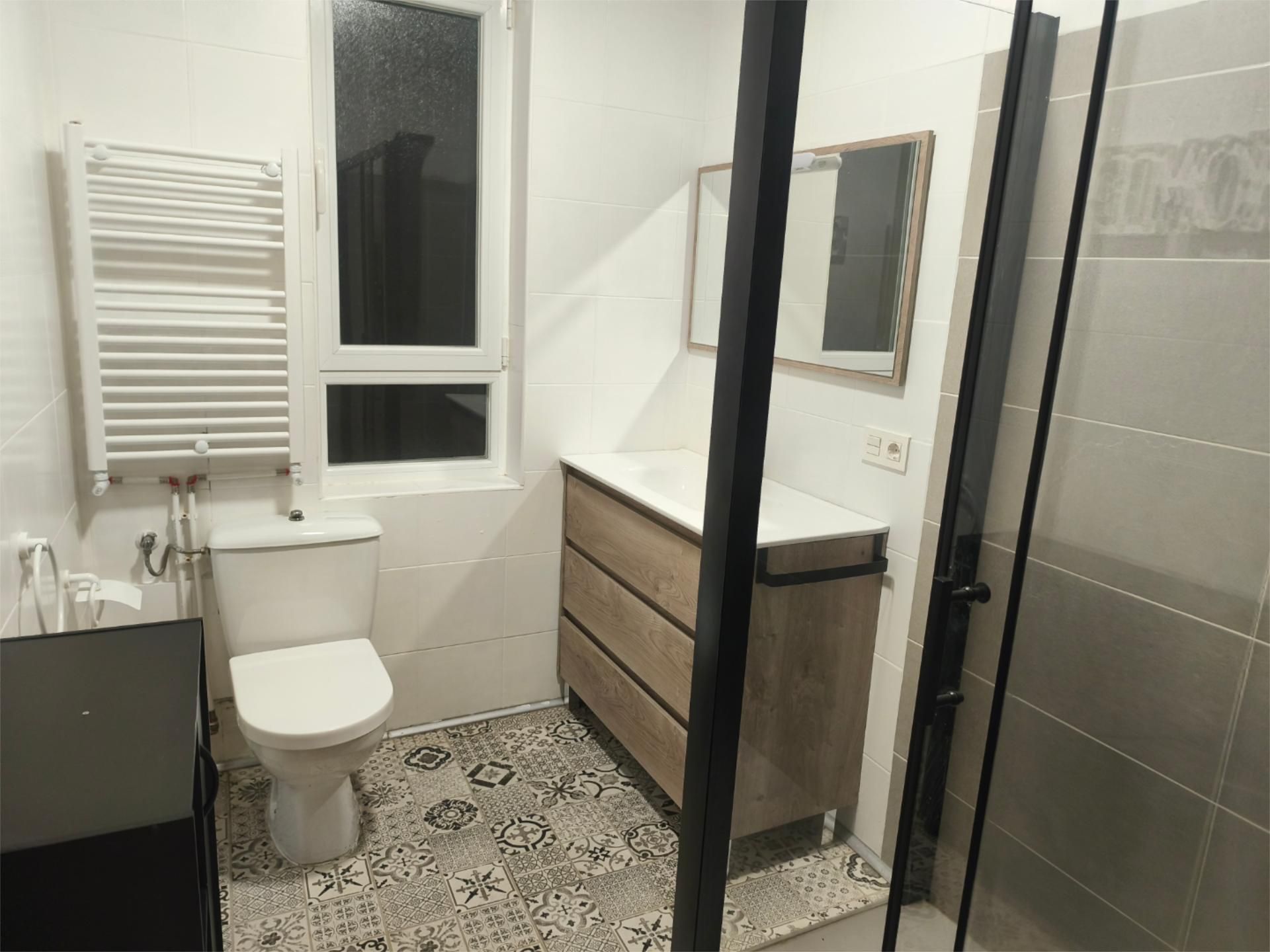 Bany de Pis de lloguer en Salamanca Capital amb Calefacció, Parquet i Traster