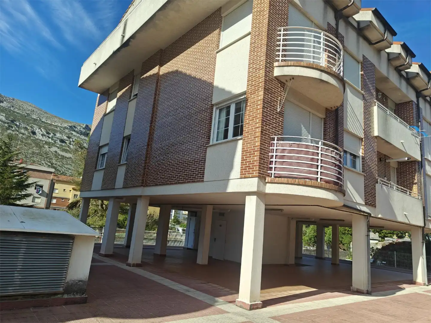 Wohnung zum Verkauf in Barrio Oriñón, 34, Oriñón - Allendelagua Außenansicht von Wohnung zum Verkauf in Castro-Urdiales mit Heizung, Privatgarten und Terrasse