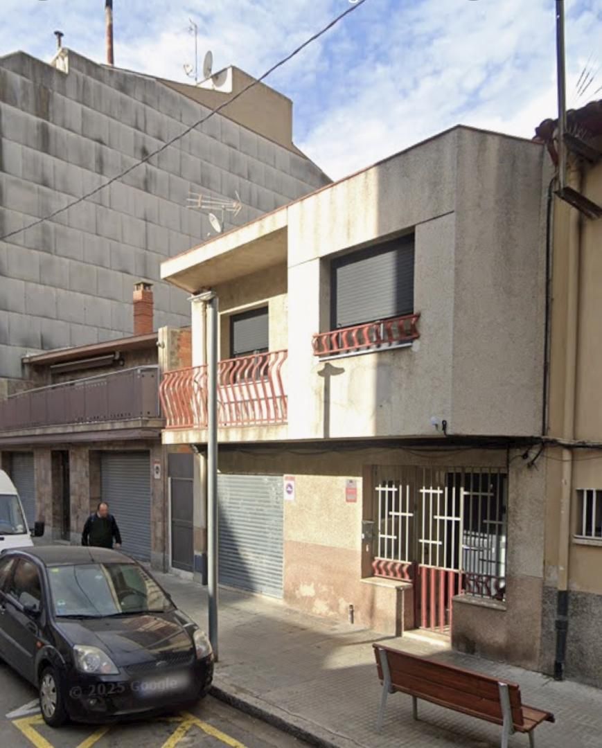 Vista exterior de Casa o xalet en venda en Mollet del Vallès amb Aire condicionat, Terrassa i Balcó