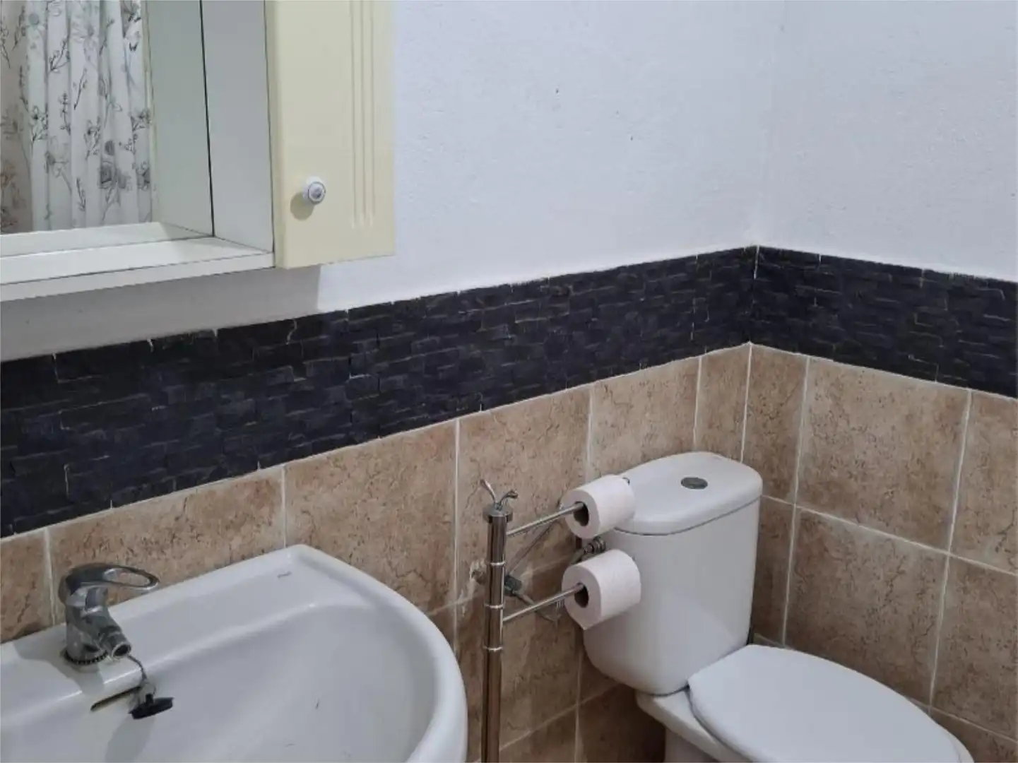 Casa o chalet en venta en Camino de la Capitana, 7, Calzada de Calatrava Baño de Casa o chalet en venta en Calzada de Calatrava con Jardín privado, Terraza y Piscina