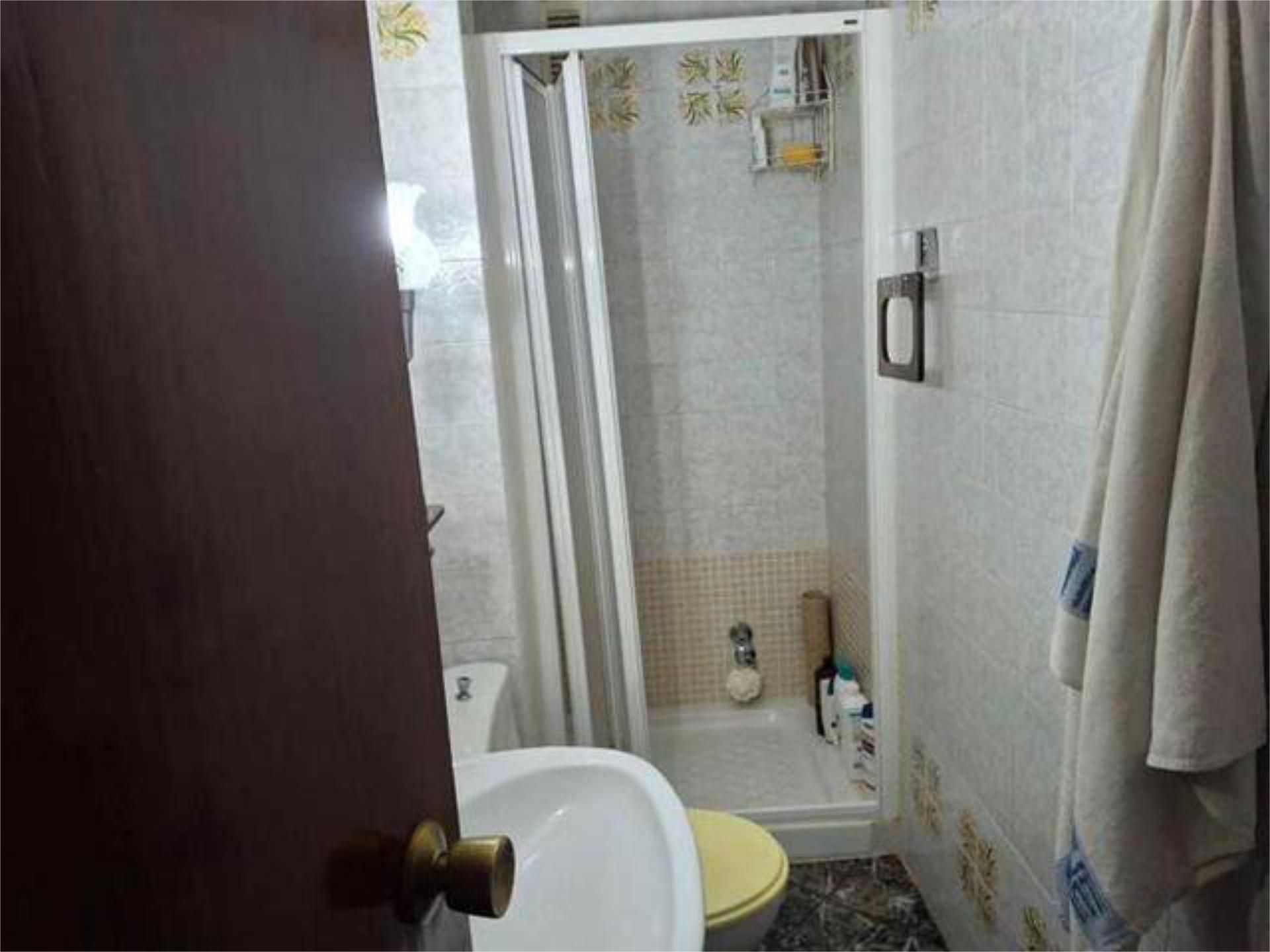 Bathroom of Flat for sale in  Sevilla Capital