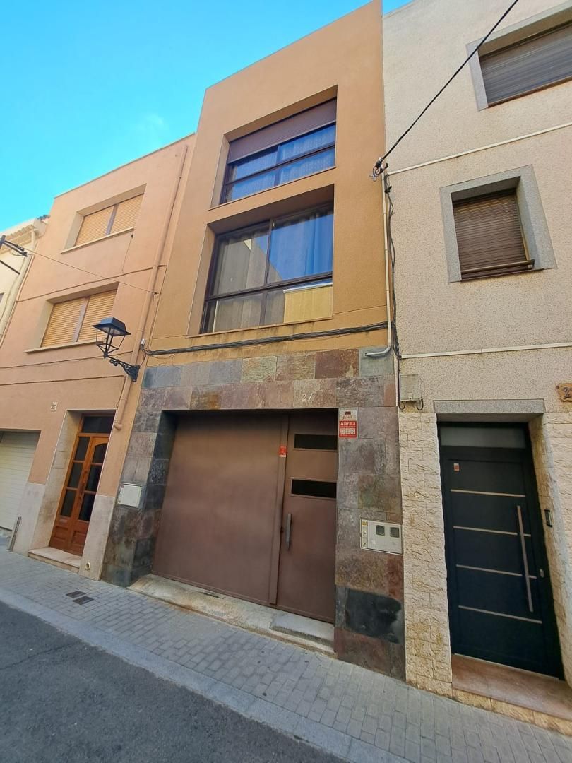 Casa adosada en venda a Carrer de la Font, 27, La Canonja Vista exterior de Casa adosada en venda en La Canonja amb Aire condicionat, Calefacció i Terrassa