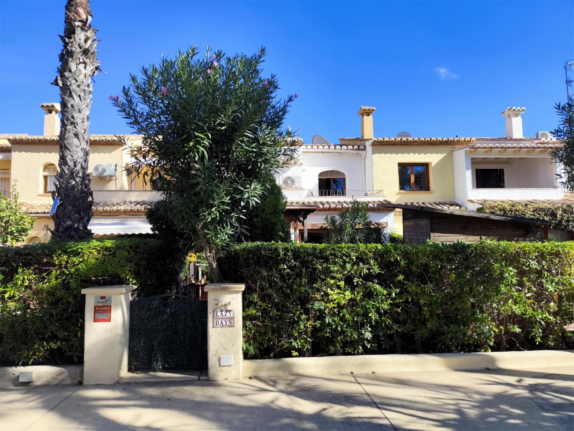Vista exterior de Casa adosada en venda en Jávea / Xàbia amb Aire condicionat, Terrassa i Piscina