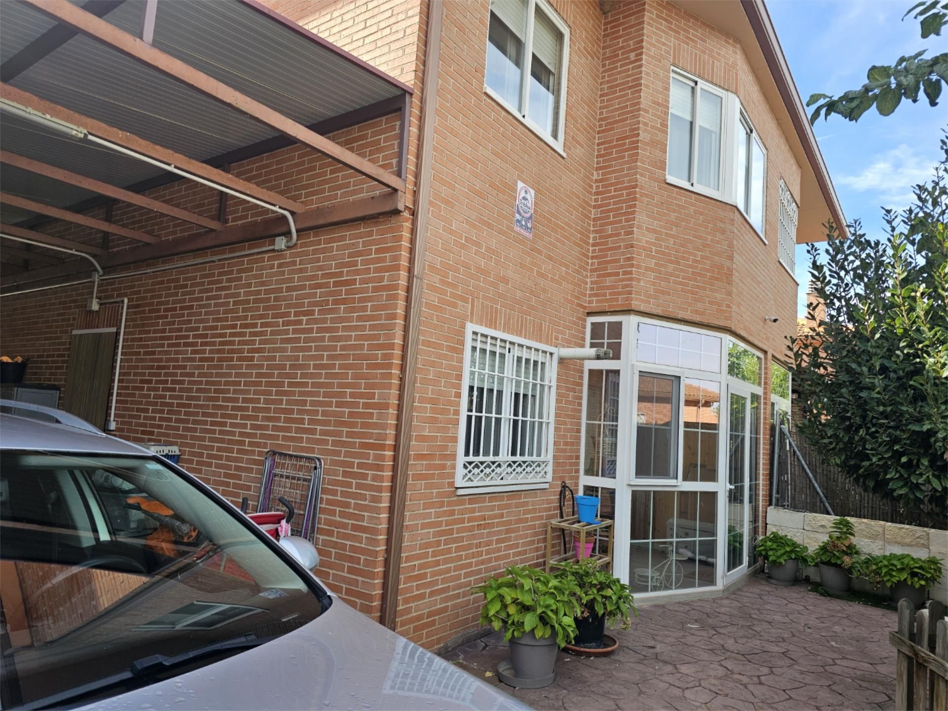 House or chalet for sale in Calle la Flor de la Mancha, 71, Pozuelo del Rey Exterior view of House or chalet for sale in Pozuelo del Rey with Heating, Private garden and Parquet flooring