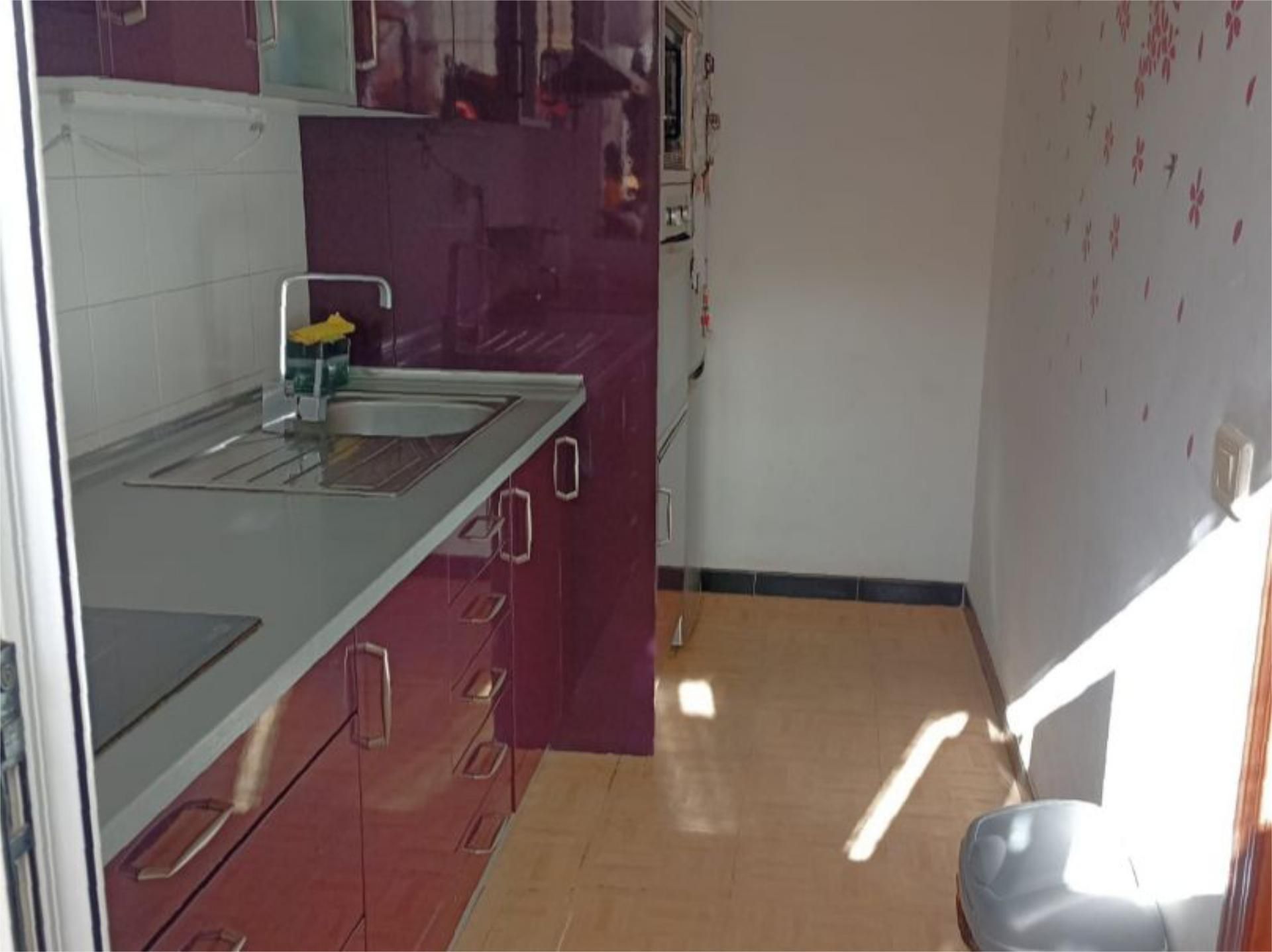 Pis en venda a Calle Nuestra Señora de la Cabeza, 52, El Goro - Ojos de Garza Cuina de Pis en venda en Telde amb Traster, Moblat i Aparcament comunitari