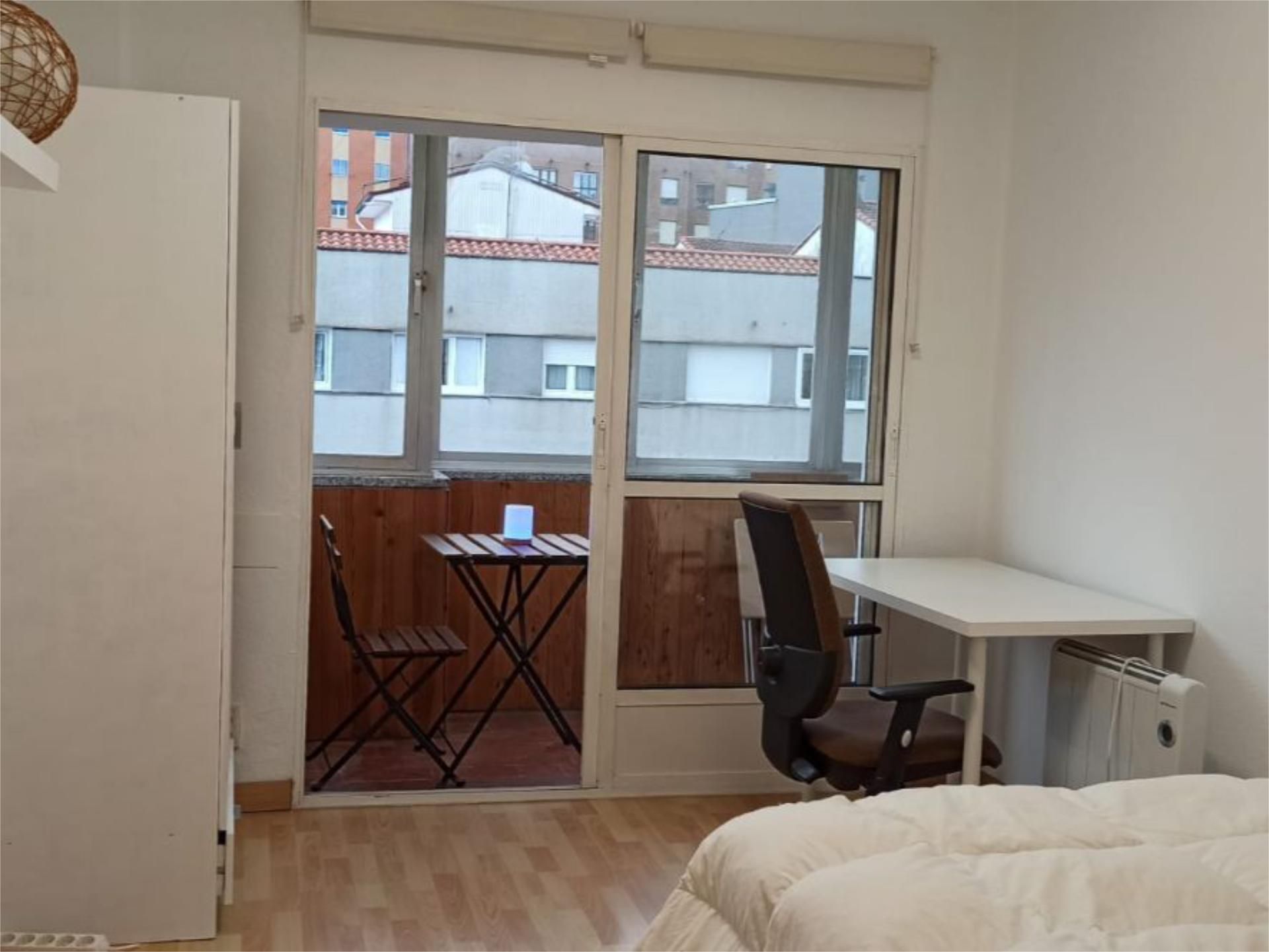 Bedroom of Flat to share in Avilés