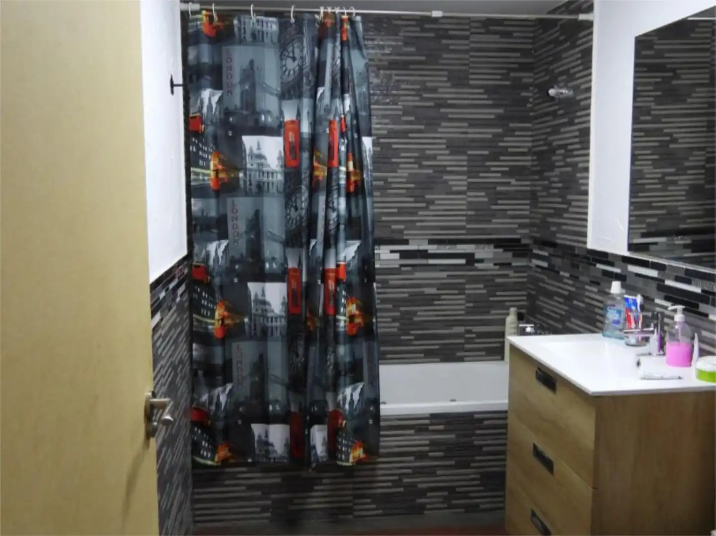 Bathroom of Flat for sale in Arroyomolinos (Madrid)  with Air Conditioner, Terrace and Swimming Pool