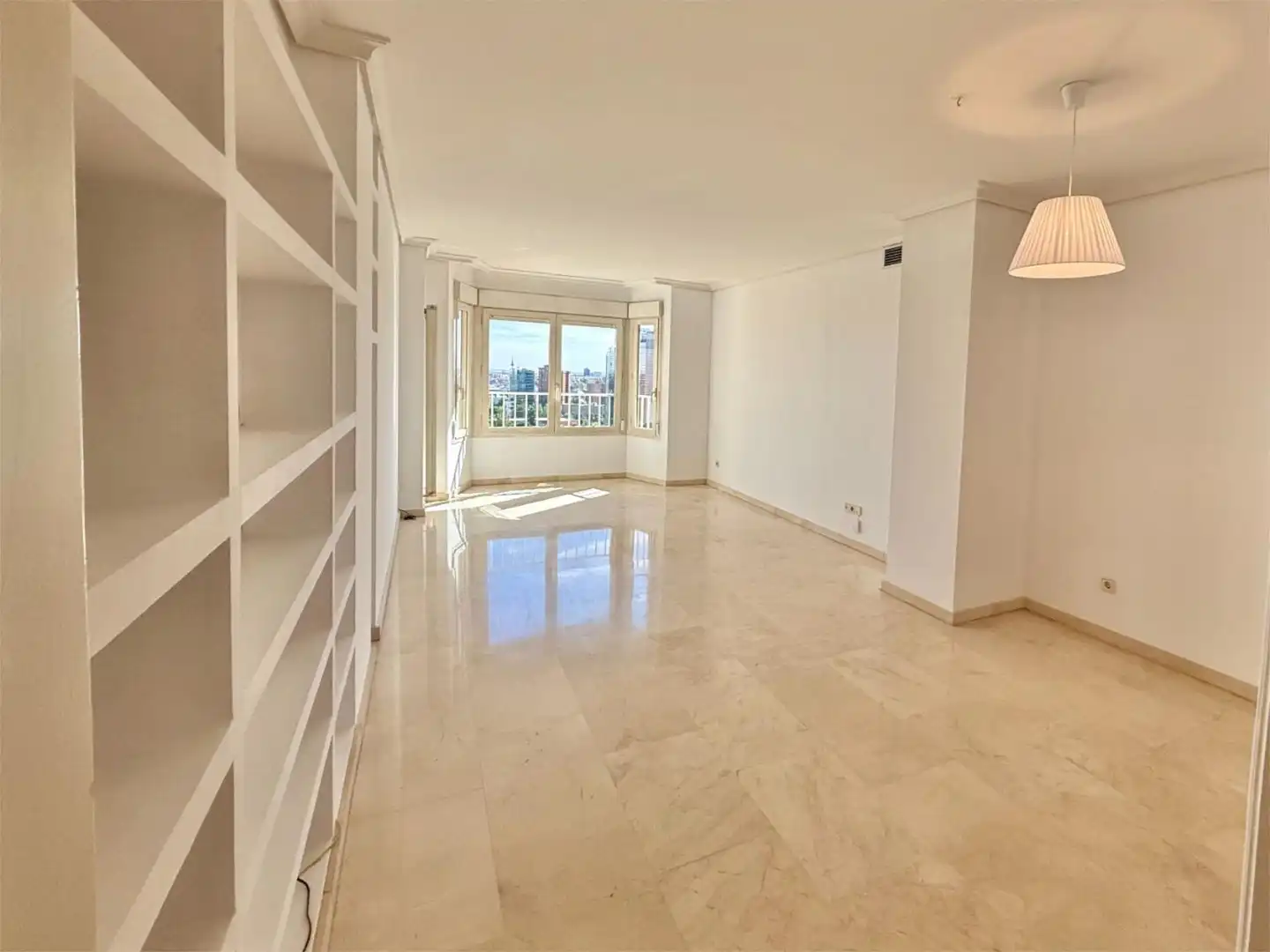 Piso en venta en Calle de Yerma, 8, Costillares Sala de estar de Piso en venta en Madrid con Aire acondicionado, Calefacción y Parquet