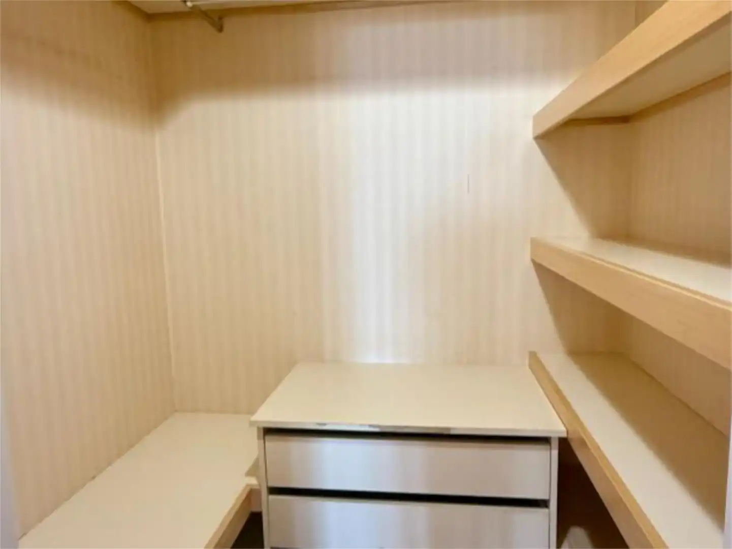 Piso en venta en Calle de Yerma, 8, Costillares Habitación de Piso en venta en Madrid con Aire acondicionado, Calefacción y Parquet