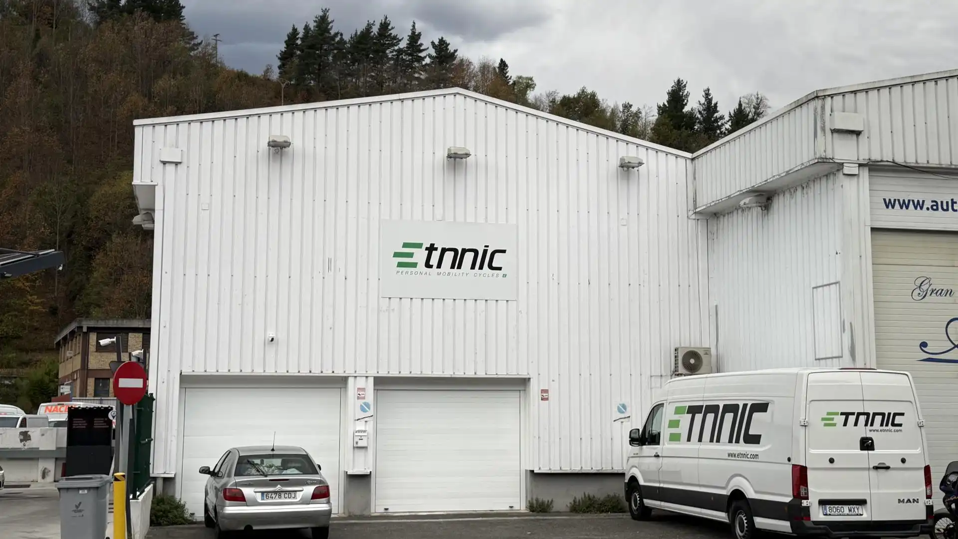 Vista exterior de Local de alquiler en Arrasate / Mondragón con Aire acondicionado