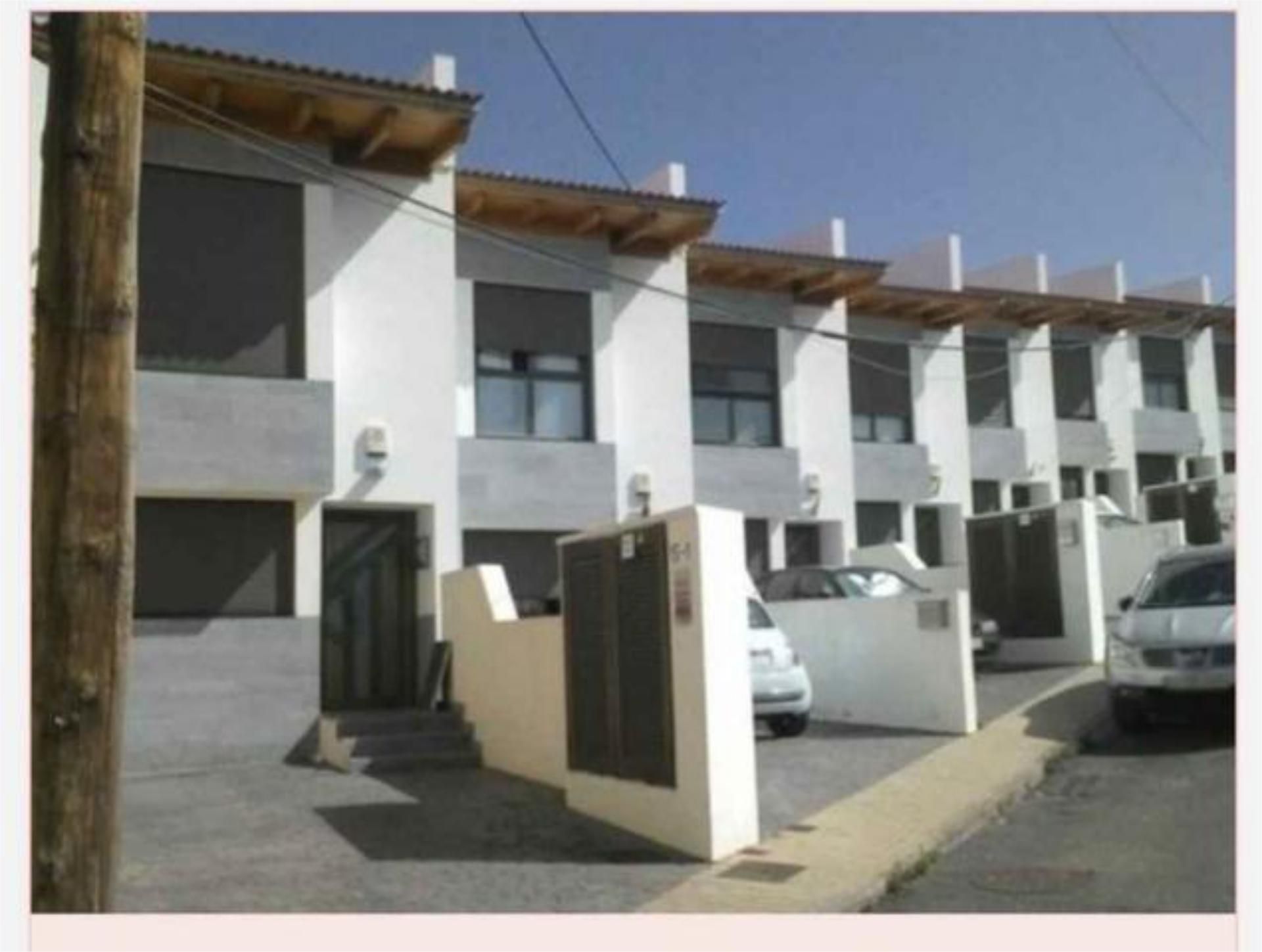 Vista exterior de Casa adosada en venda en Teror amb Terrassa