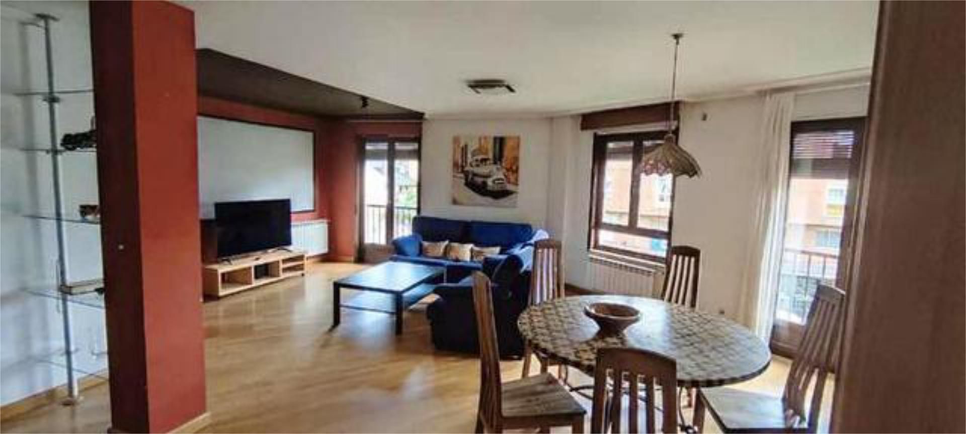 Àtic en venda a Zona Alta Sala d'estar de Àtic en venda en Ponferrada amb Calefacció, Terrassa i Traster