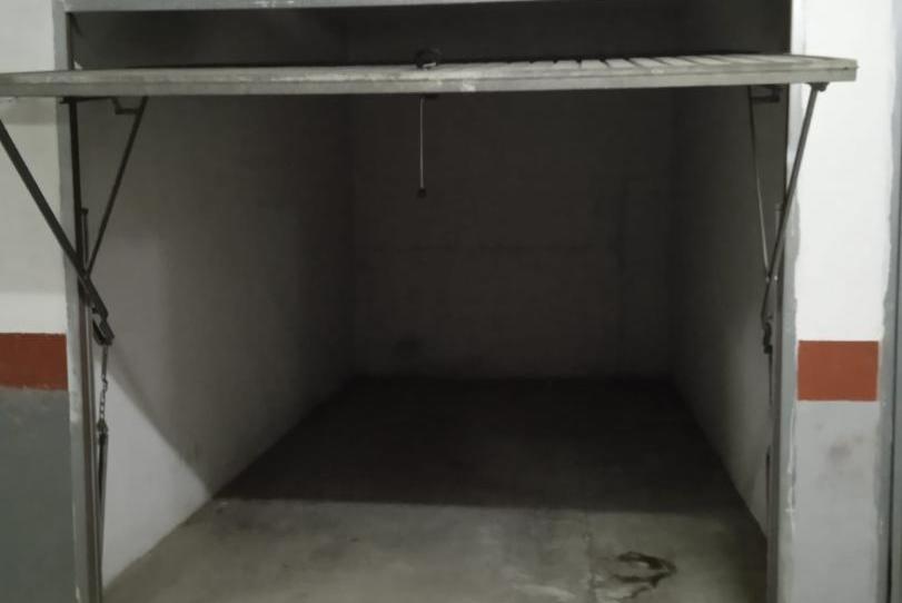 Garatge en venda a Calle Puerta del Sol, 14, Aguilar de la Frontera, Córdoba - imatge 1 Foto 1 de Garatge en venda a Calle Puerta del Sol, 14, Aguilar de la Frontera, Córdoba