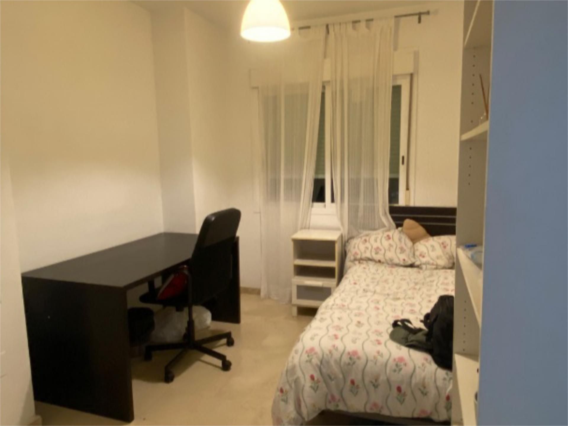 Flat to share in Calle Juan de Robles, 61, El Tejar - Hacienda Bizcochero Bedroom of Flat to share in Málaga Capital with Furnished and Balcony