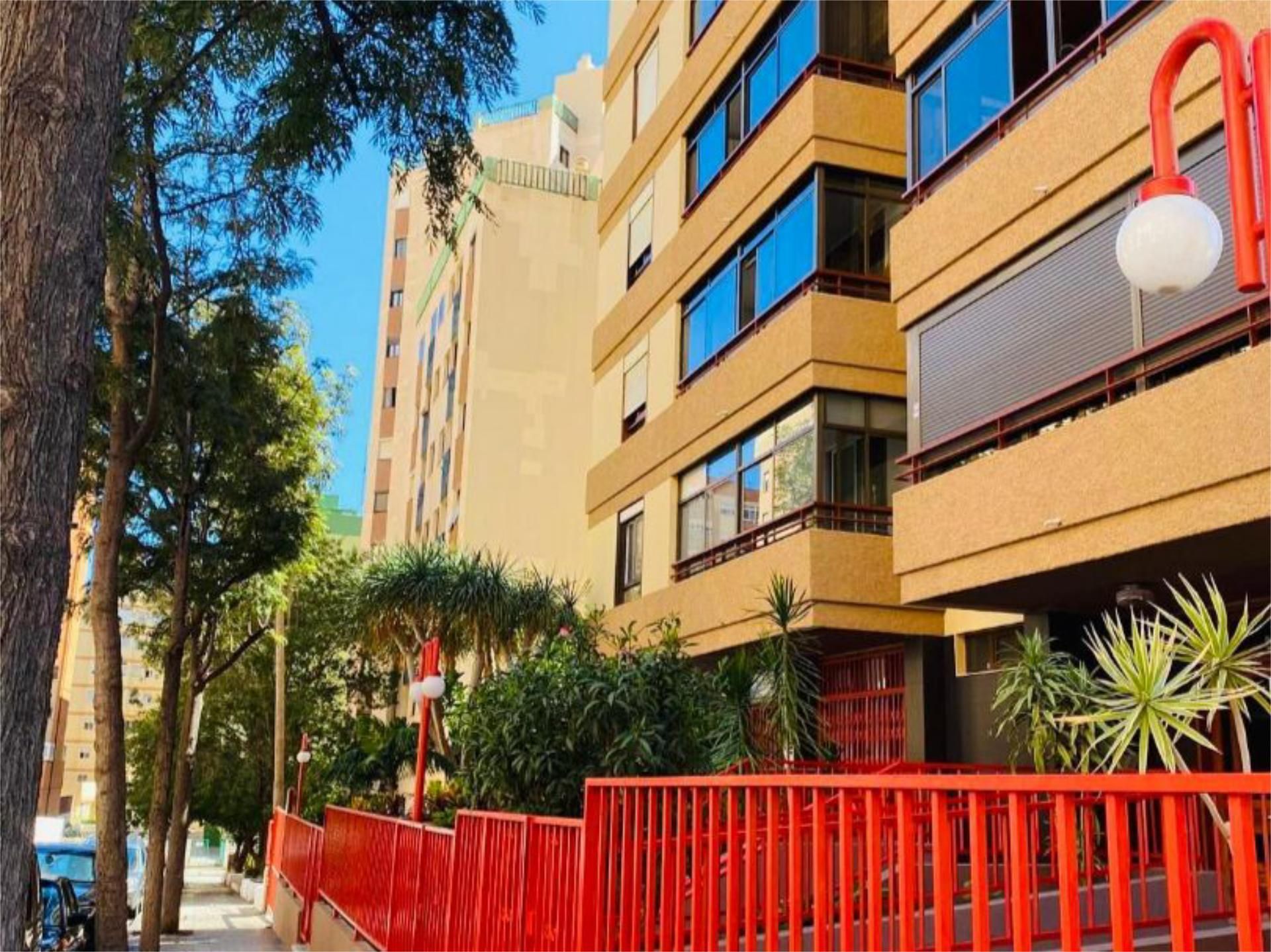 Pis en venda a Calle Tirso de Molina, 5, La Salle - Cuatro Torres Vista exterior de Pis en venda en Santa Cruz de Tenerife Capital amb Balcó