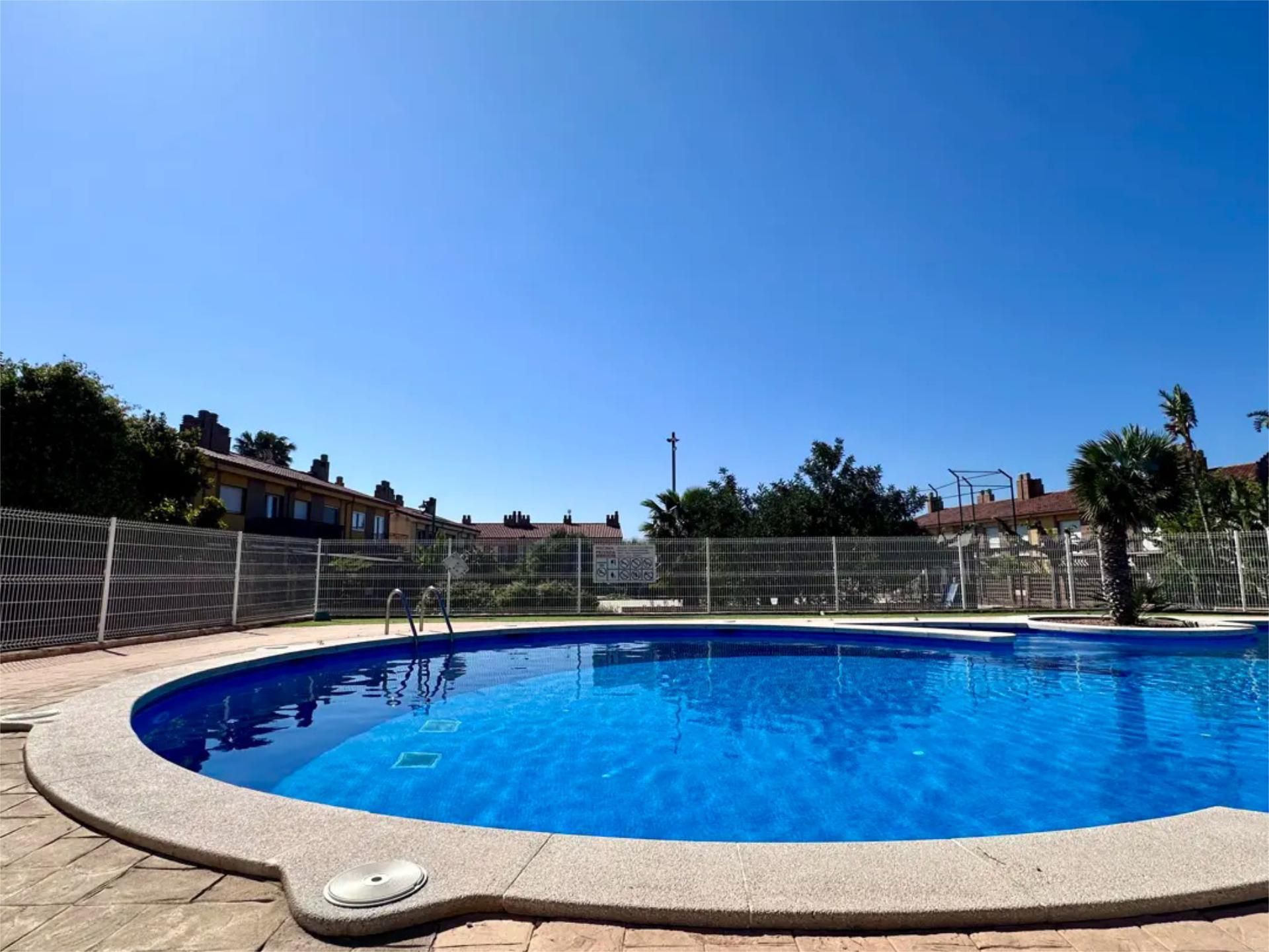 Single-family semi-detached for sale in Carrer Berna, 35, Cambrils Swimming pool of Single-family semi-detached for sale in Cambrils with Air Conditioner, Terrace and Swimming Pool