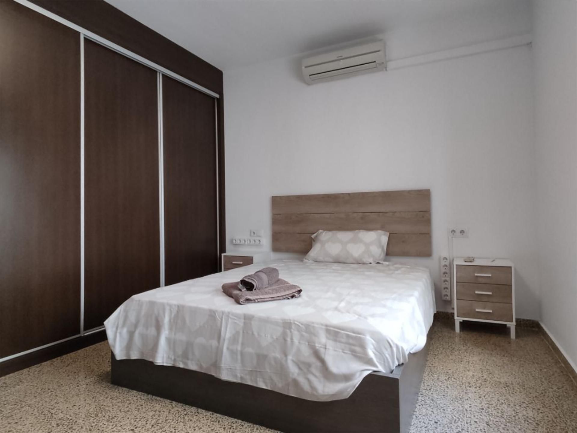 Pis per a compartir a Carrer de Miquel de Verí, 51, Camí de Ses Vinyes Dormitori de Pis per a compartir en Maó amb Aire condicionat, Calefacció i Moblat