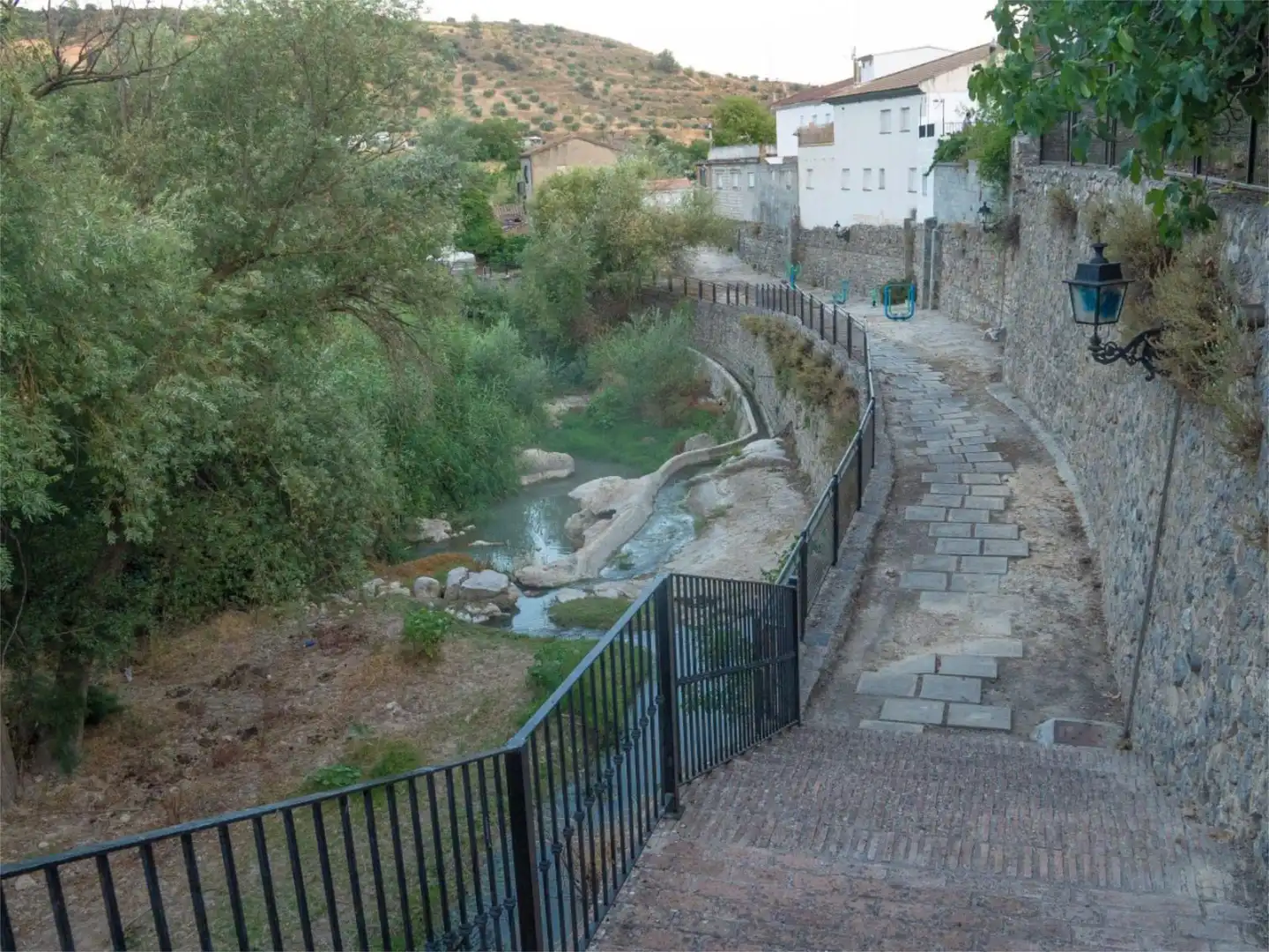 Casa adosada en venda a Carretera Colomera, Moclín Vista exterior de Casa adosada en venda en Moclín amb Aire condicionat, Calefacció i Jardí privat