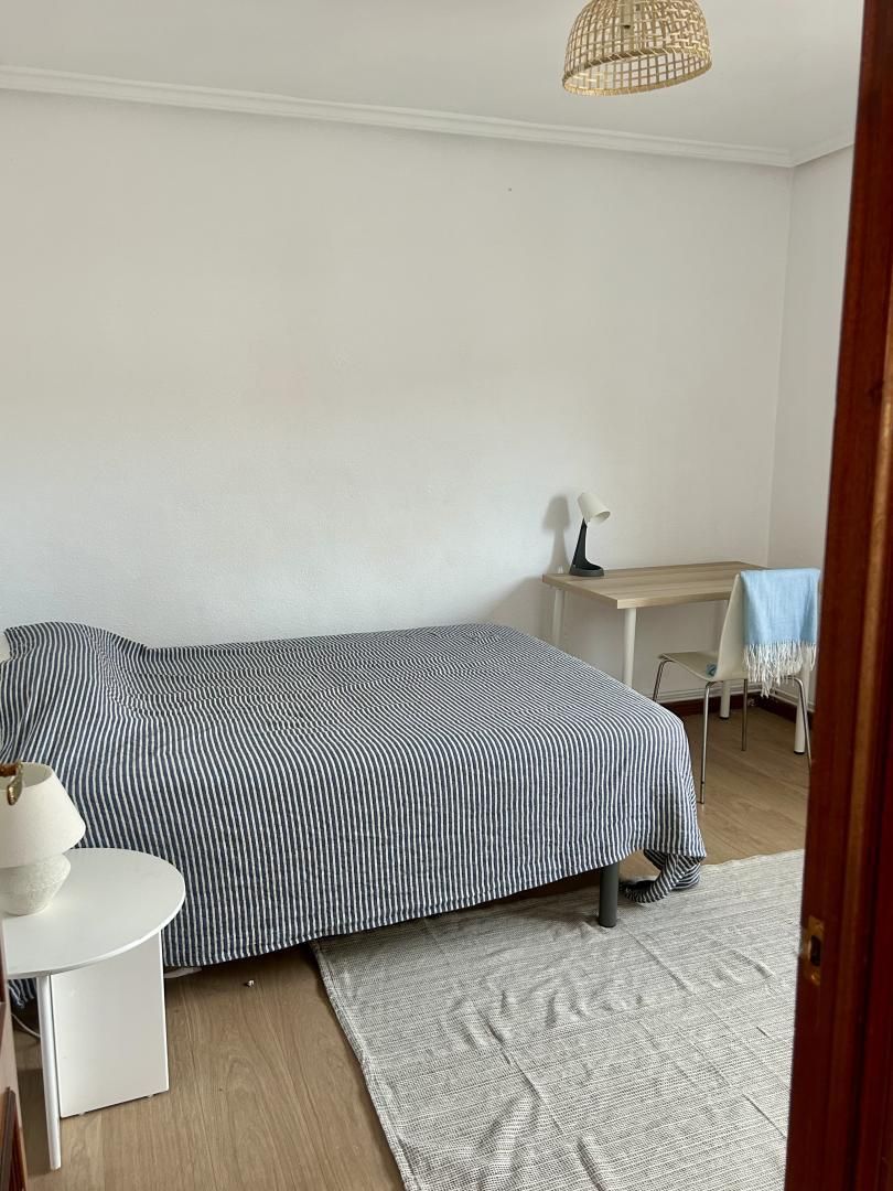 Pis per a compartir a Dolores Ibárruri Pasealekua, 10, Lasesarre Dormitori de Pis per a compartir en Barakaldo amb Calefacció, Parquet i Terrassa