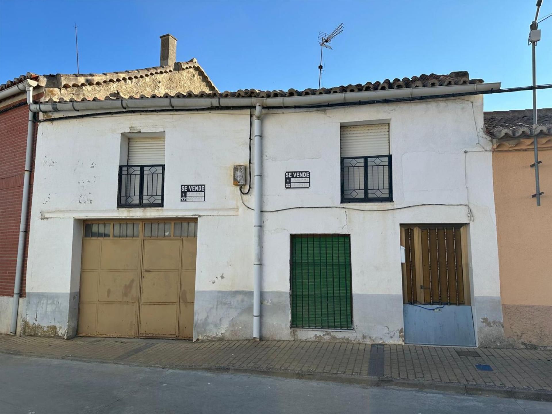 Exterior view of Single-family semi-detached for sale in Casasola de Arión  with Storage room and Balcony