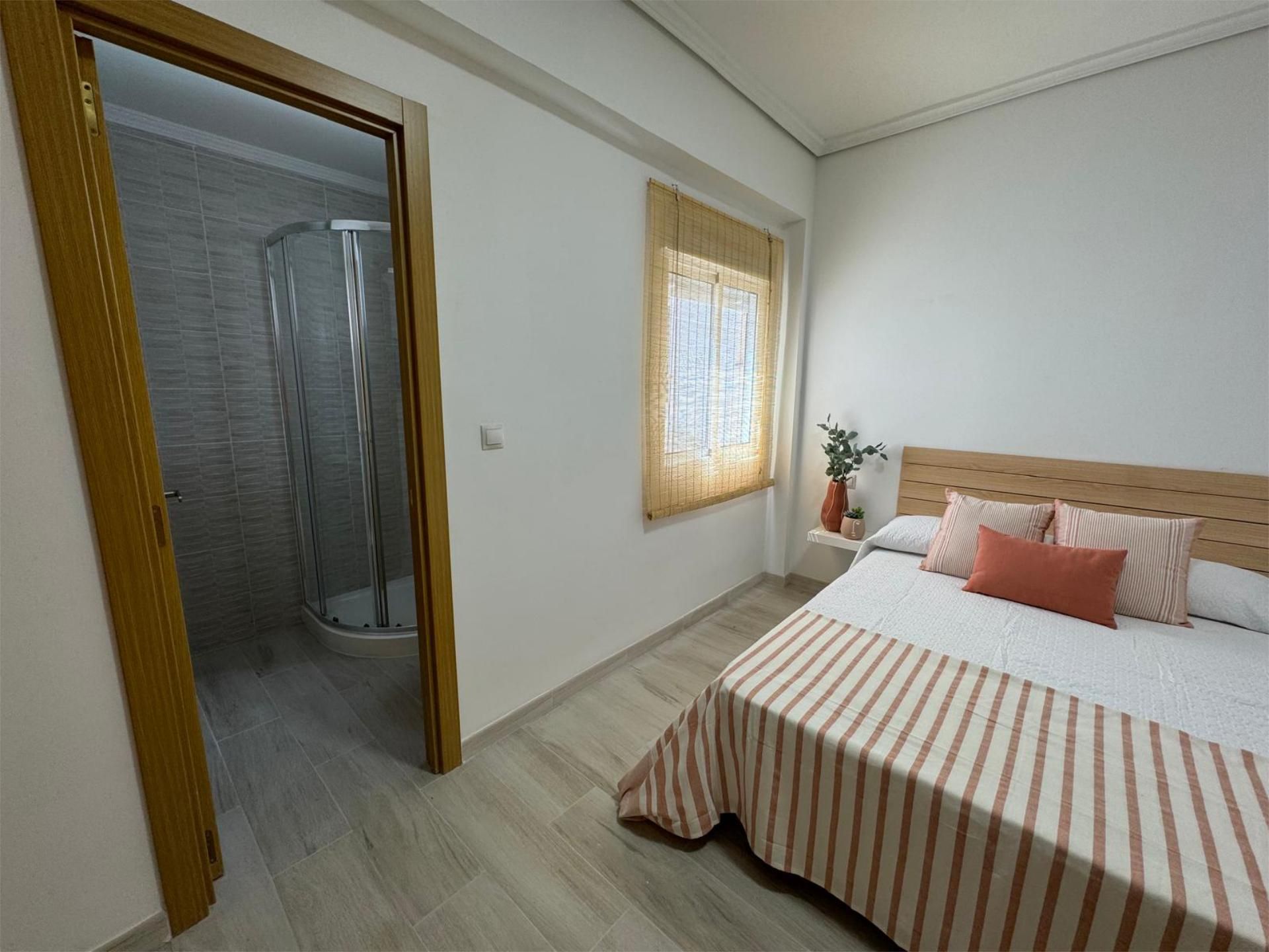 Bedroom of Flat to share in Vila-real  with Terrace, Storage room and Furnished