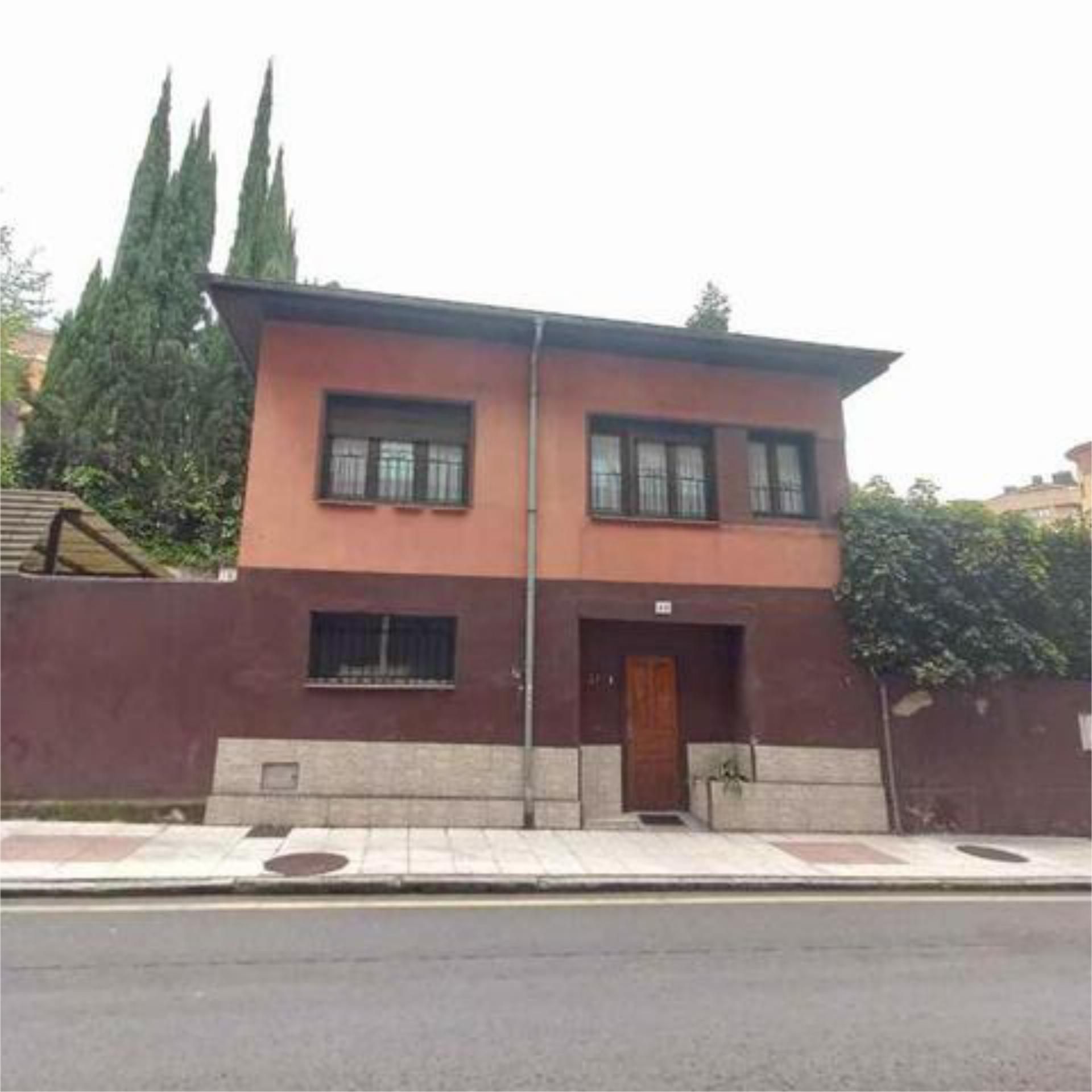 Exterior view of Single-family semi-detached for sale in Oviedo   with Private garden