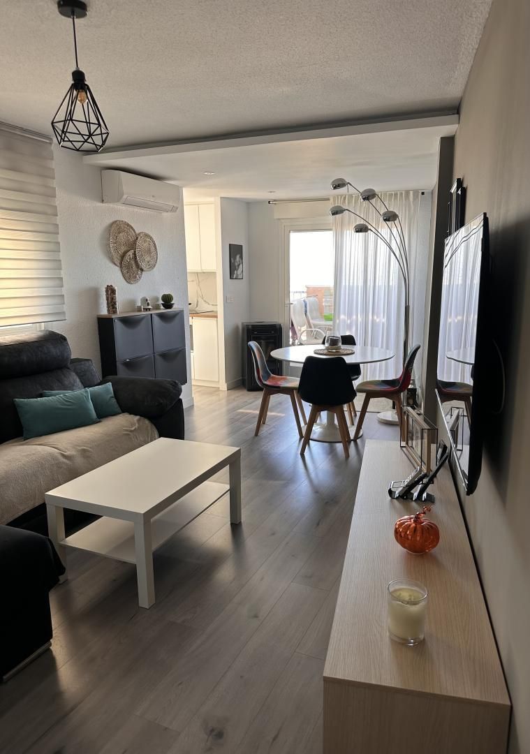 Pis en venda a Calle Juanito Valderrama, 103, Santa Isabel Sala d'estar de Pis en venda en Jaén Capital amb Aire condicionat, Calefacció i Parquet