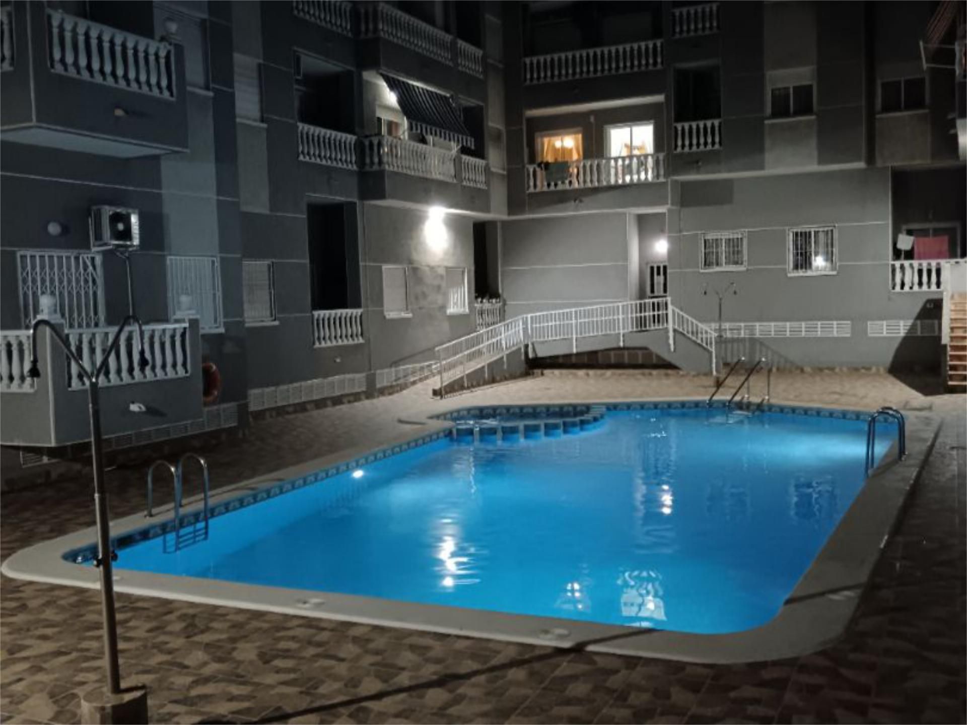 Piscina de Pis de lloguer en Guardamar del Segura amb Aire condicionat, Terrassa i Piscina