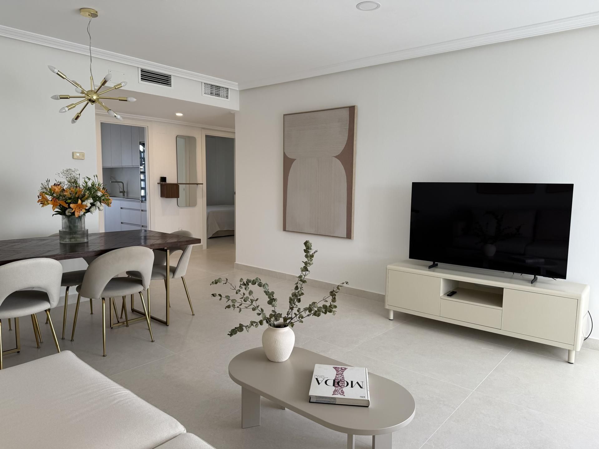 Àtic de lloguer a Calle Lima, 11, La Concha - Resina Golf Sala d'estar de Àtic de lloguer en Estepona amb Aire condicionat, Calefacció i Jardí privat