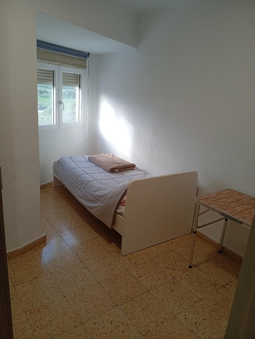 Dormitori de Pis per a compartir en La Pobla de Farnals amb Moblat, Forn i Rentadora