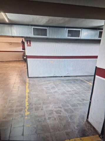 Garaje en Alquiler en Passeig de Pere III, 96 en Centre - Passeig i Rodalies