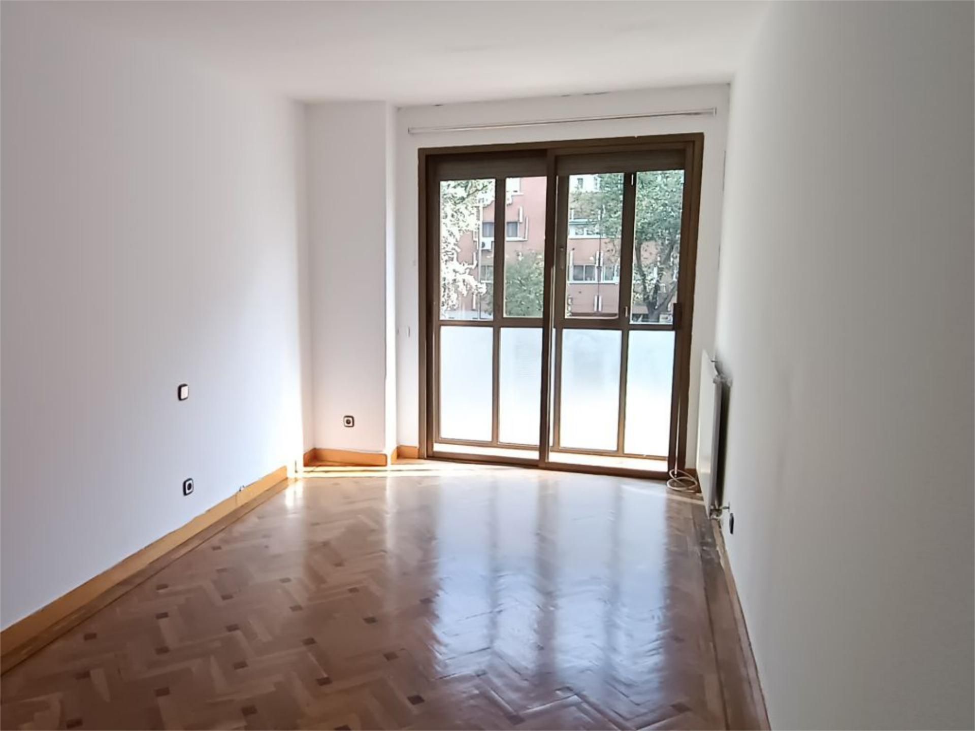 Flat to rent in Calle del Doctor Esquerdo, 140, Pacífico Bedroom of Flat to rent in Madrid Capital with Heating, Parquet flooring and Storage room