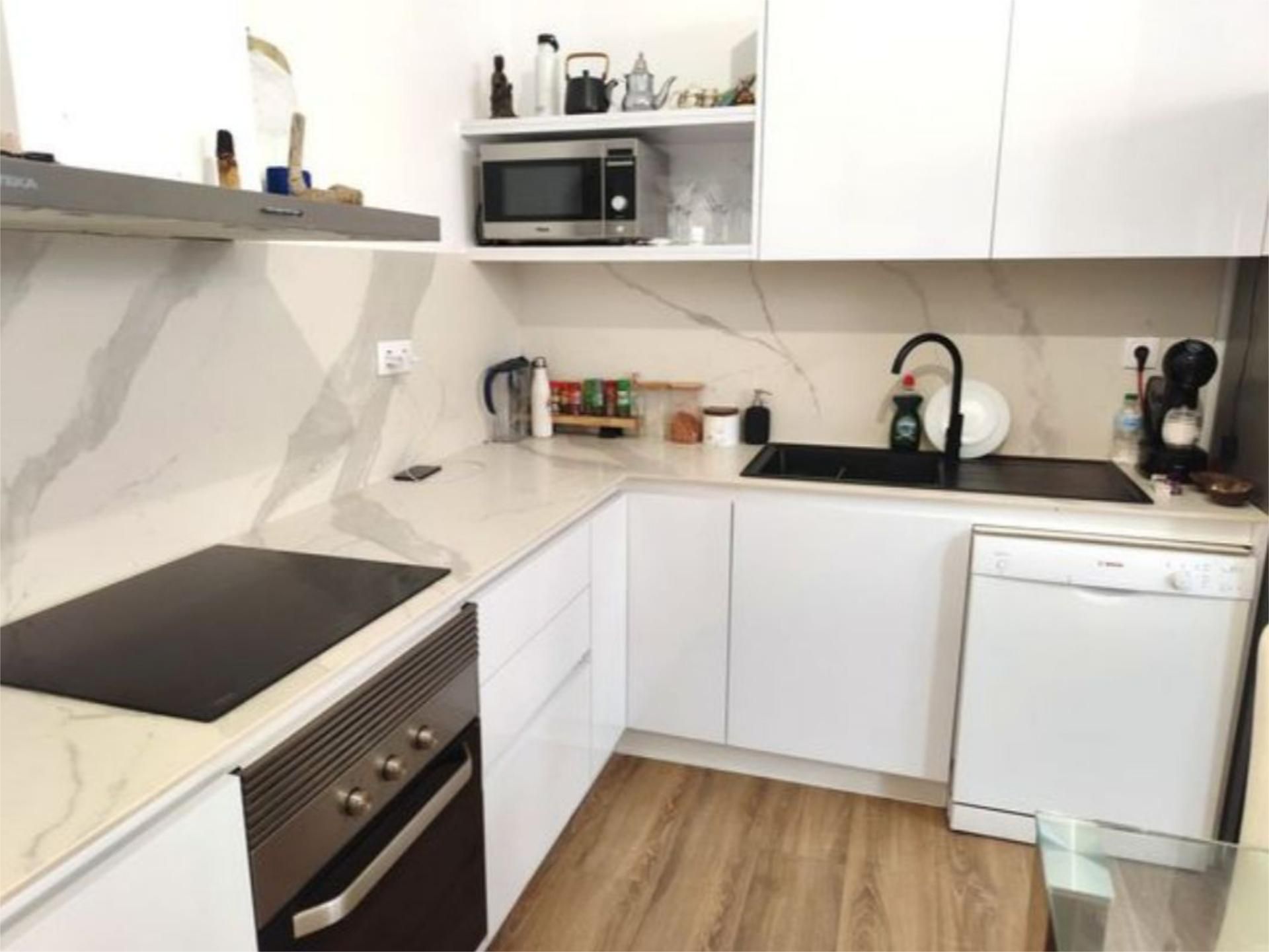 Cuina de Pis en venda en Mataró amb Aire condicionat i Terrassa