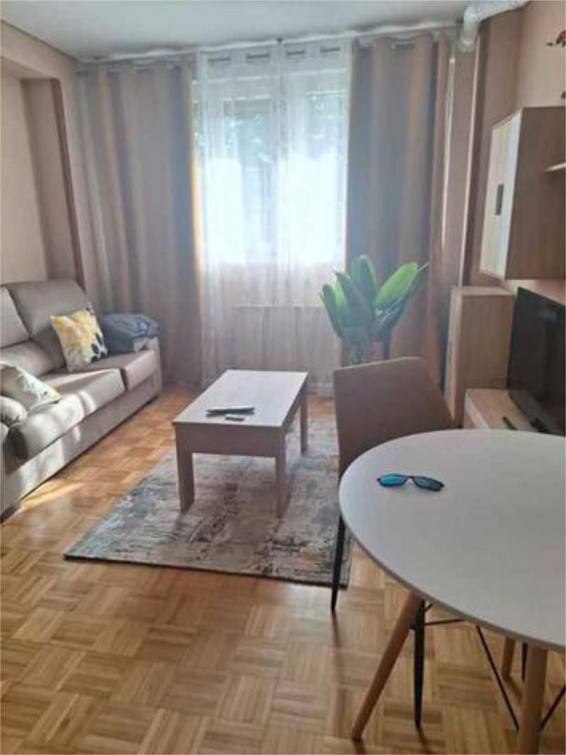 Sala d'estar de Pis de lloguer en El Astillero   amb Calefacció i Moblat